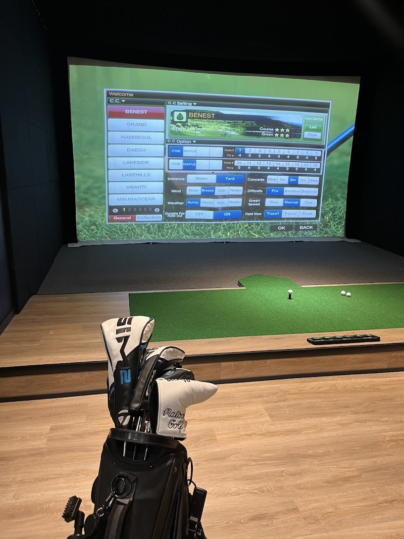 Photo of Birdies Indoor Golf - Oakville
