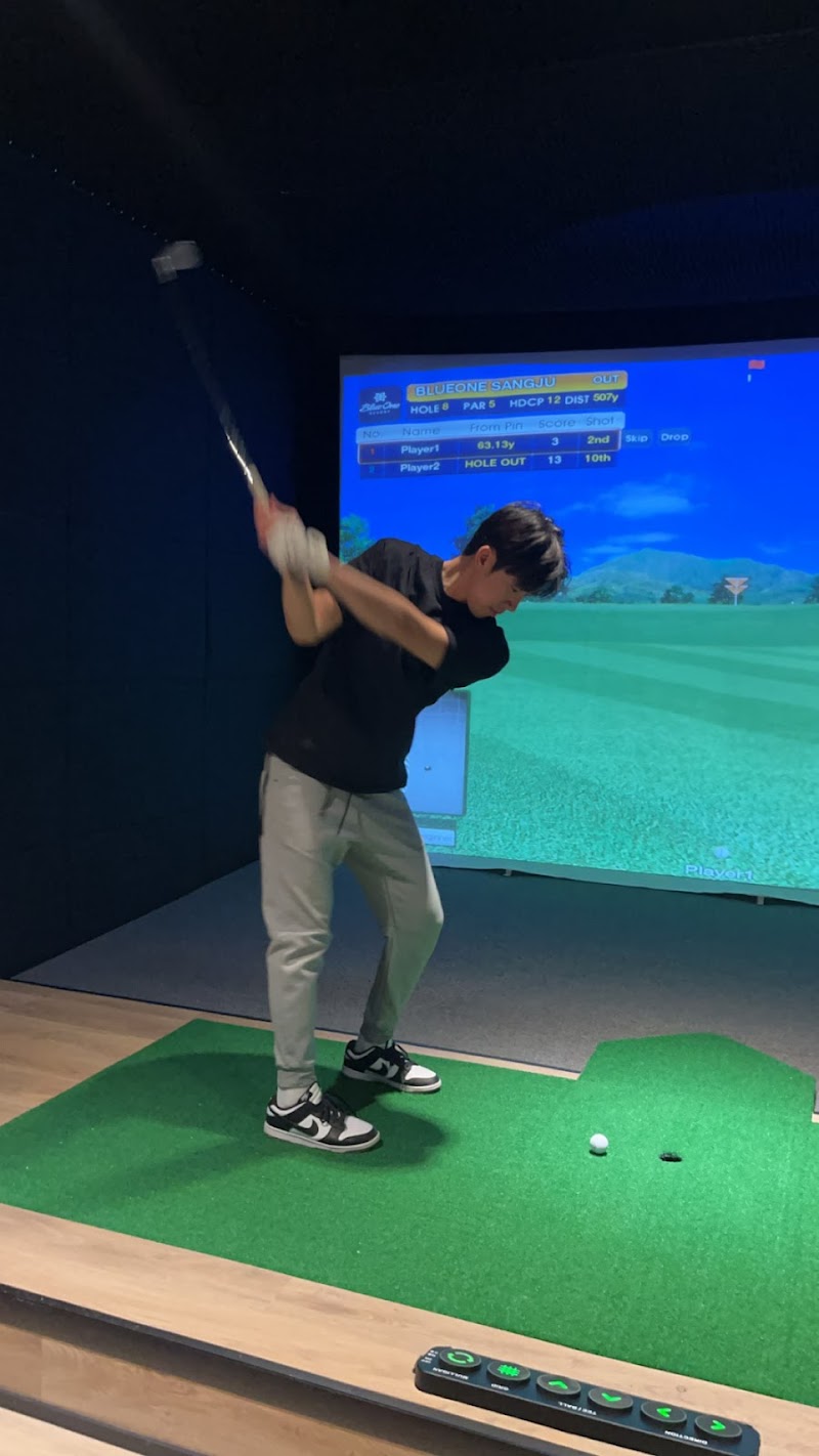 Photo of Birdies Indoor Golf - Oakville