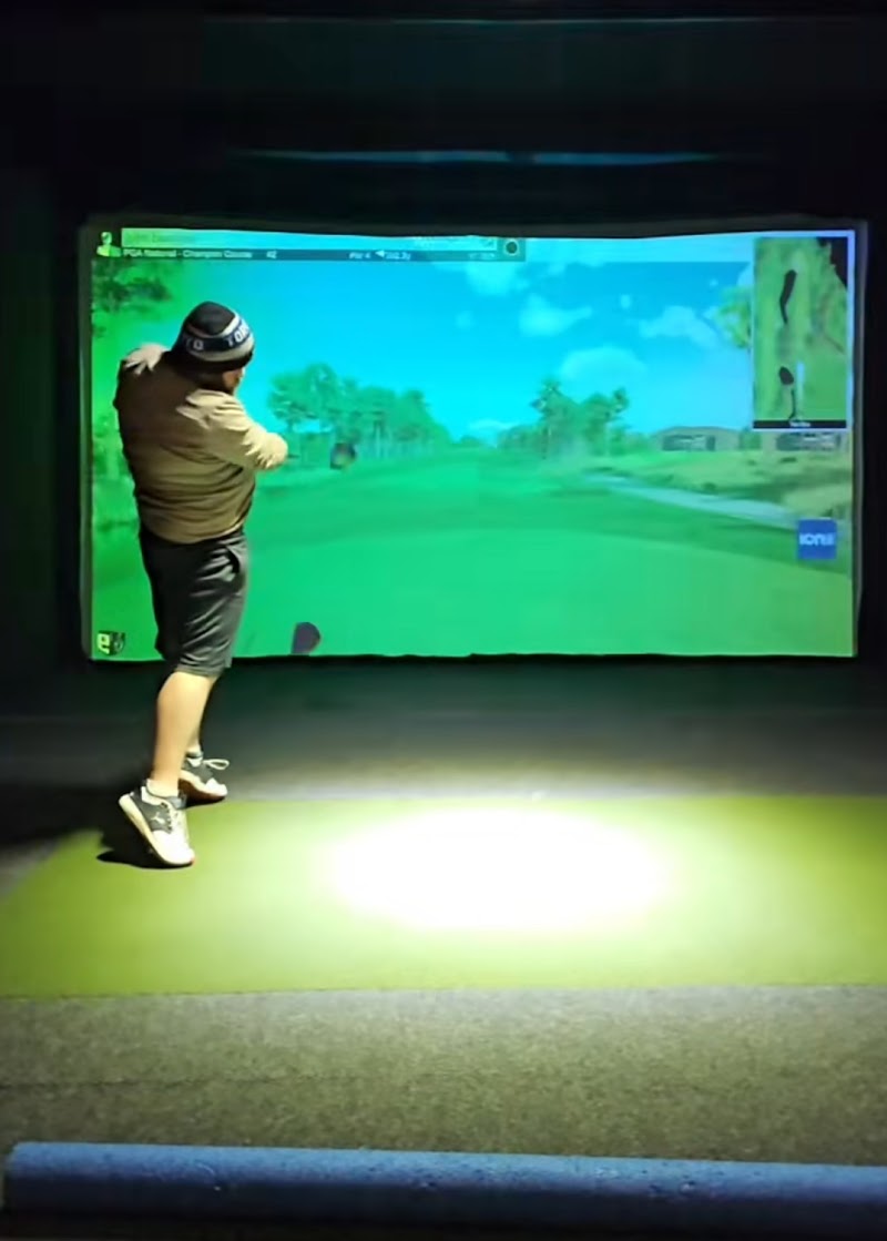 Photo of Tee's & Cue's Indoor Golf