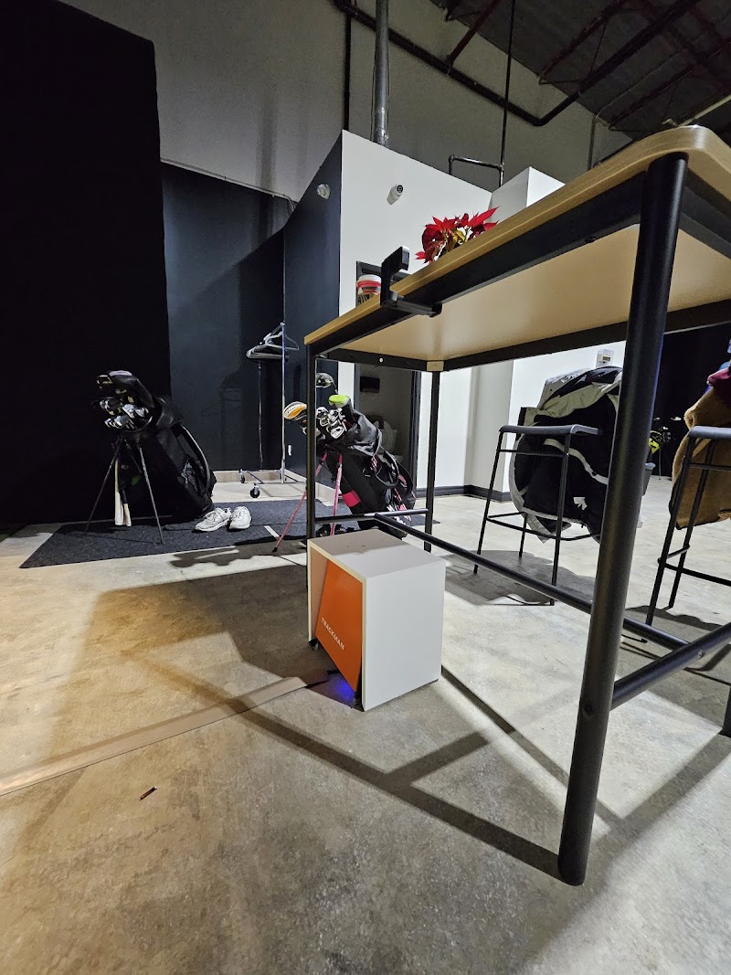 Photo of Ace Track Indoor Golf Center - Aurora